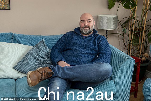 MailOnline 独家采访,48 岁的弗兰克说:'哈利从不缺少女性崇拜者,即使他只是个男孩'