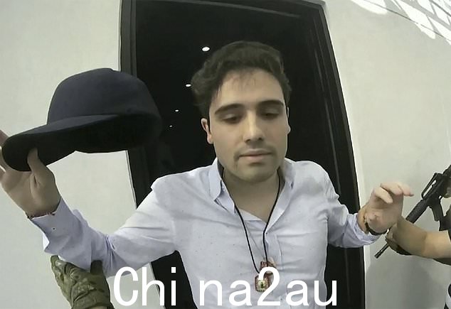 Ovidio Guzman 在 2019 年早些时候的一次逮捕中被发现。在那种情况下,墨西哥安全部队在他的枪击案后被迫释放他n 拍摄西部城市库利亚坎