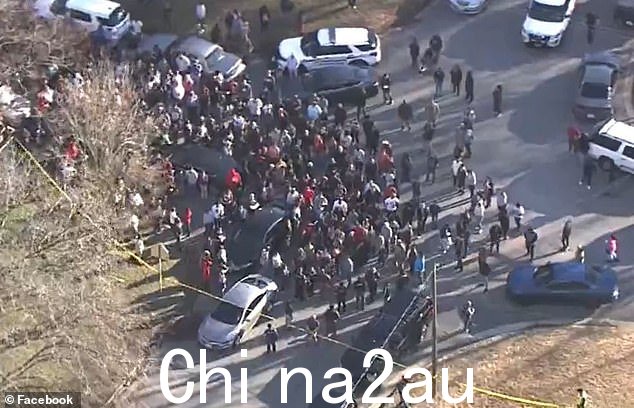 枪击发生在教室,是一起孤立事件。警官们正在调查我正在尝试确定如何设法获得武器。” class=