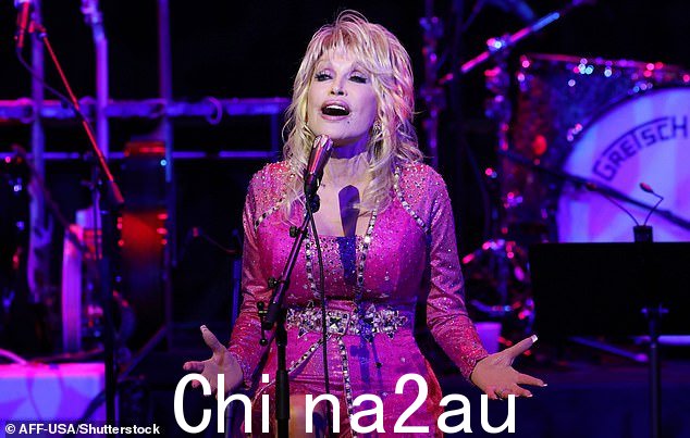 女团:Dolly Parton 与 Cyndi Lauper、Gloria Estefan、Belinda Carlisle 和 Debbie Harry 合作演唱了一首名为 Gonna Be You 的歌曲,由 Diane Warren 创作;Dolly Parton 看到n 在 2021 年 Kiss Breast Cancer Goodbye 公益演唱会上