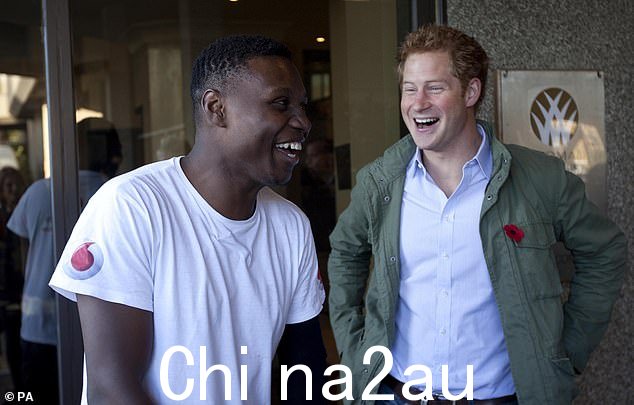 哈里王子会见前皇家海军陆战队突击队员 Ben McBean
