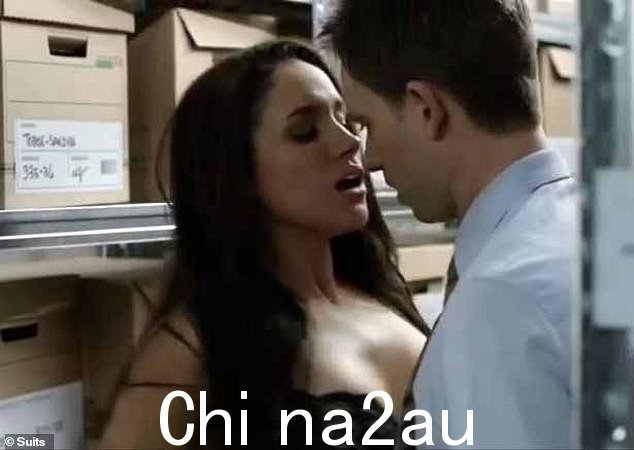 Mike Ross 和 Rachel Zane 在《金装律师》中的第一次正式约会在 Pearson Hardman 法律图书馆的一个火热时刻结束,Mike 在激情的阵痛中将 Rachel 脱得只剩下内衣