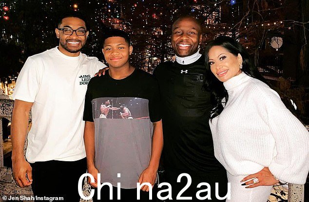 成为妈妈后,Jen 从摩门教徒皈依了伊斯兰教,在 Real Housewives 上解释说她做出这个决定是为了她的孩子