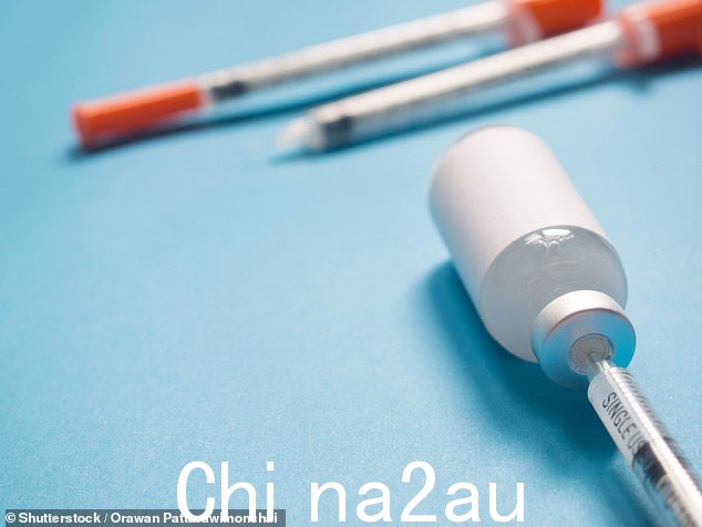 随着女性进入更年期,许多人会失去阴唇的深层脂肪。经许可使用外生殖器的填充物用于在两侧形成半月形并重塑该区域