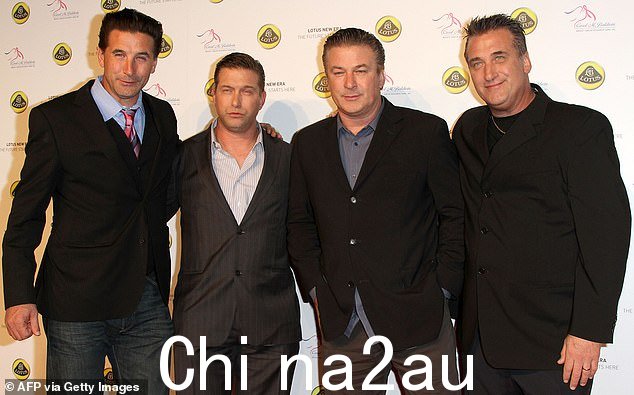 家庭关系:Hailey 的叔叔,Alec,64 岁,Daniel,62 岁和 Billy,59 岁,都是演员ors