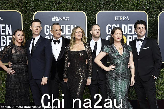 家族企业:汤姆汉克斯为他孩子在娱乐业的工作辩护。40 岁的伊丽莎白和 45 岁的科林、37 岁的杜鲁门和 32 岁的切特都在做什么两届奥斯卡奖得主称之为“家族企业”(2020 年 1 月摄于洛杉矶)