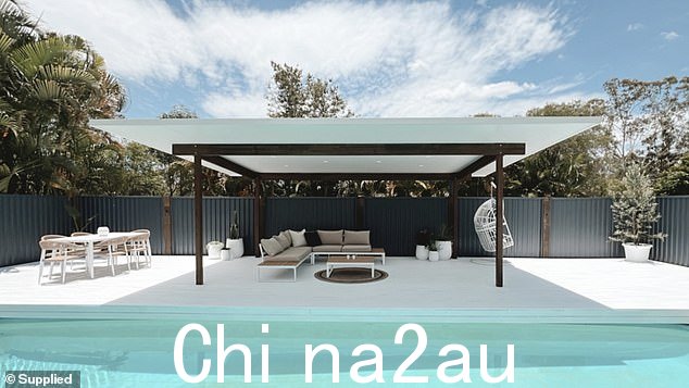 AFTER: 来自布里斯班的 40 岁造型师 Liz Amaya 和她的家人花了一个多“工作周”来绘画、翻新和装饰甲板