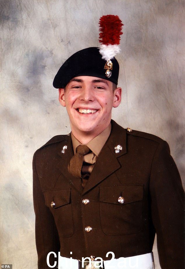 煽动杀害士兵 Lee Rigby 的凶手的仇恨传教士(如图)诽谤哈里王子是“穆斯林杀手”
