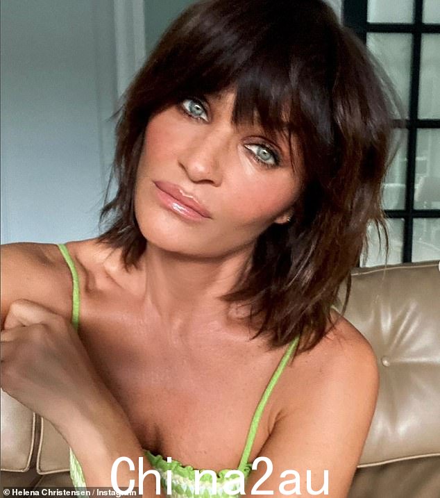 忏悔!Helena Christensen 曾透露,她十几岁时曾购买和穿着二手男士内裤