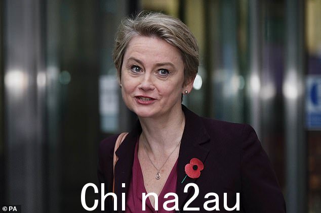 Yvette Cooper,如图所示,如果 Keir Starmer 对他的高层团队进行彻底改组,可能会'受到威胁'作为影子内政大臣
