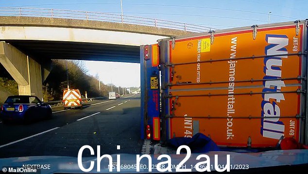 RAC 声称面包车司机在事故现场停车