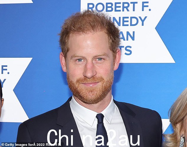 朋友们推测,Harry 可能认为他在桌上打完所有牌后就赢了