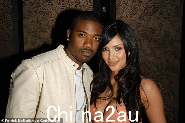性爱录像带:前情侣 Kim 和 Ray J 于 2002 年聚在一起,当时他们都是 21 岁,在那年的生日庆祝活动中制作了臭名昭著的录像带,后来于 2007 年发布