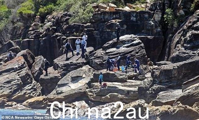 一名妇女在克洛维利海滩附近的戈登湾从水中被拉出失去知觉后死于悉尼最受欢迎的海滩之一
