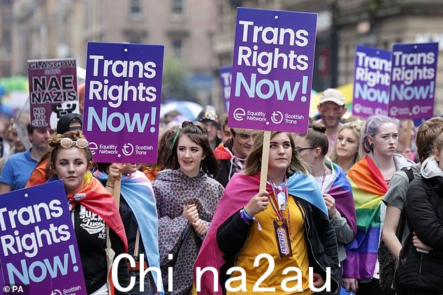 英国政府可能会将苏格兰从自动识别性别证书的国家名单中删除,迫使跨性别者申请英国版