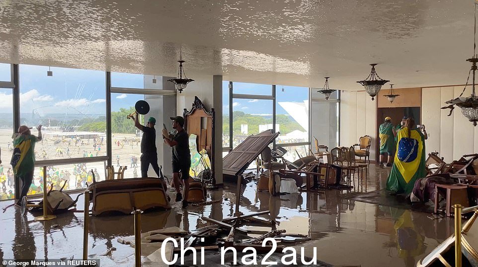 巴西极右翼前总统 Jair Bolsonaro 的支持者冲进了权力宝座,场景让人想起 2021 年 1 月 6 日,支持者入侵美国国会大厦时任总统唐纳德·特鲁mp