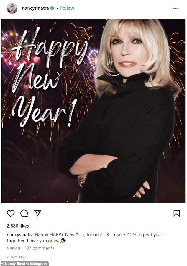 新年快乐:Sinatra 上周在 Instagram 帖子中祝大家新年快乐