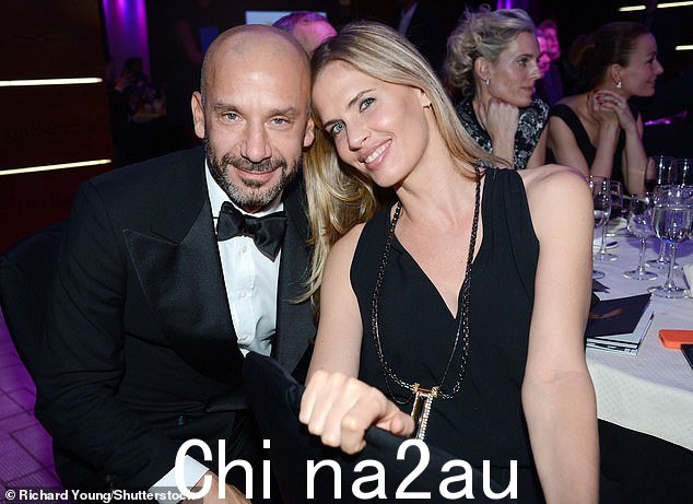Gianluca Vialli 和妻子 Cathryn White-Cooper 于 2013 年 2 月在英国伦敦圣克莱尔基金会爱茉莉情人节舞会上合照