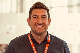 Steve Adamson 说与度假村的客户助手交谈确实有助于降低成本