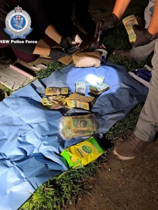在亨特街的房产中发现了 150 万美元的现金。图片:NSW Police Force