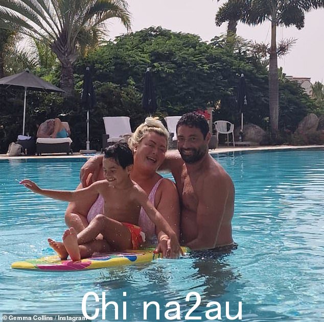 甜蜜:杰玛·柯林斯 (Gemma Collins) 周一在她的 Instagram 页面上分享了对这个小男孩的情感生日致敬,就像继母一样溺爱她