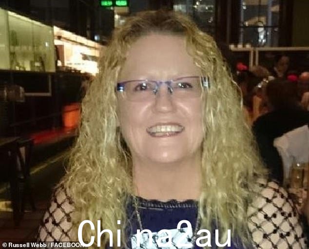 Bev Webb,47 岁,死于周一,她似乎在悉尼东部海滩风景如画的戈登湾 (Gordon's Bay) 的海中接受了治疗。” class=