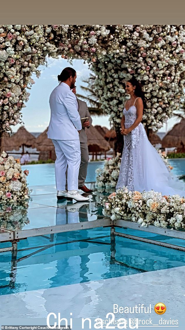 目的地婚礼:与 Vanderpump Rules 合作的演员 Brittany Cartwright 在坎昆婚礼期间分享了 Scheana 和 Brock 的可爱照片