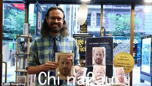 前 25 位购买这本书的 Dymocks 客户将参加抽奖,抽取价值 250 美元的数字 Dymocks 礼品卡