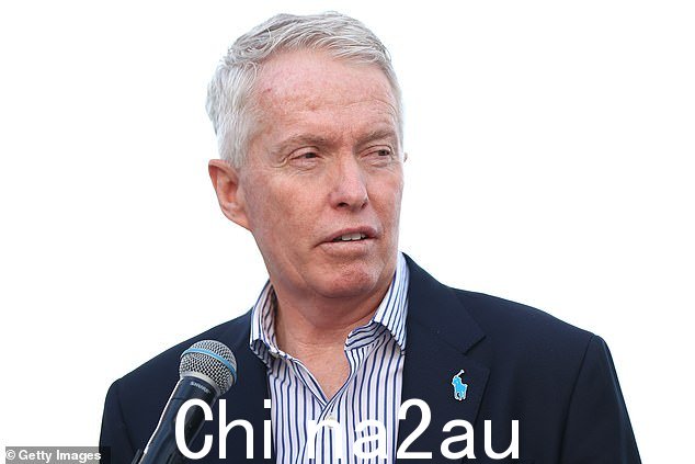 Tiley(如图)证实,安保人员将对任何在那里制造麻烦的粉丝保持警惕,并表示他们可能会被禁止参加活动取决于他们的行为