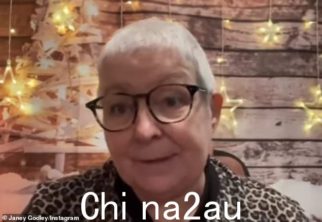 新闻:上个月,珍妮在一段坦率的 Instagram 视频中透露她的癌症已经复发,因为她发誓要继续巡演直到生命结束