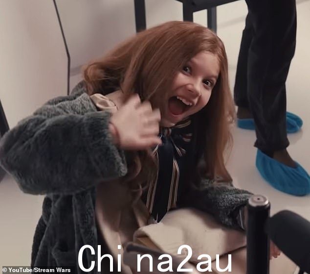 在接受 TooFab 采访时,约翰斯通说他“只是偷偷”进入了 t他拍电影是为了“看看是否有人会说些什么。” “只是偷偷溜进”电影中的那一刻,“看看是否有人会说些什么。”</p><p class=