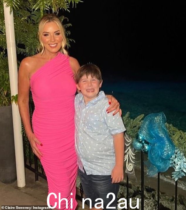 家庭时间:Claire 一直在 Instagram 上分享她豪华度假的照片,包括与她七岁的儿子 Jaxon 的甜蜜照片