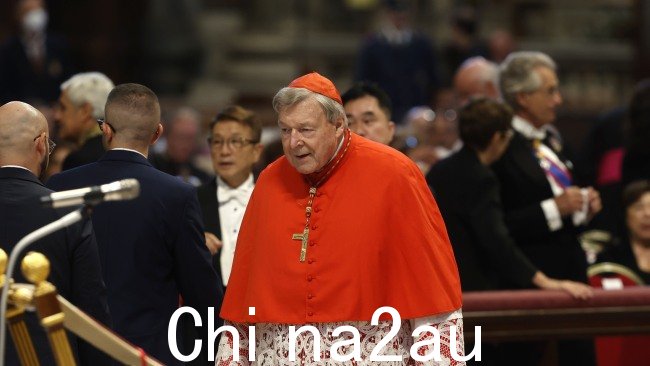 澳大利亚红衣主教乔治·佩尔抵达教宗方济各庆祝在圣保罗创建新红衣主教的会议. 2022 年 8 月 27 日在梵蒂冈城的圣彼得大教堂。图片:Getty Images