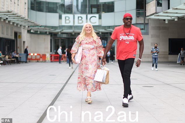 Candid: Vanessa 说她在 2011 年首次参加 Radio 2 早餐节目时出现了第一次潮热,并且仍在经历更年期