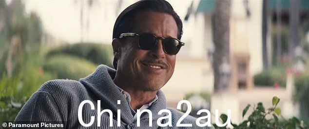 这位两次获得奥斯卡提名的人在 20 年代的好莱坞扮演了一个精神错乱的小明星,他利用每一个放荡的机会,上个月告诉 E! News 导演达米恩的原剧本中没有流畅的部分Chazelle。(图:Brad Pitt in Babylon)