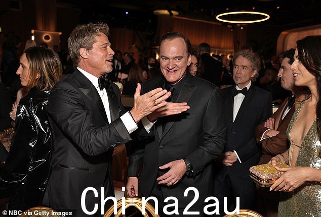 太棒了!演员把每个人都掌握在他的手掌中