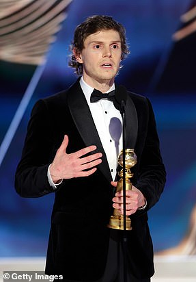他的时刻:Evan Peters 凭借 Dahmer 赢得了限定剧、选集或电视电影最佳男主角