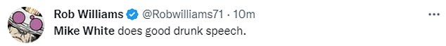 好笑:他的‘醉酒’获奖感言让观众歇斯底里,因为他们形容他在炫目的颁奖典礼上的舞台表现是‘纯金’” class=