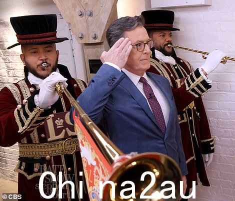 节目中的号手穿着皇家骑兵国家号手穿着的官方制服的复制品,他们在国家官方活动中大张旗鼓,包括哈里的婚礼和菲利普亲王的葬礼