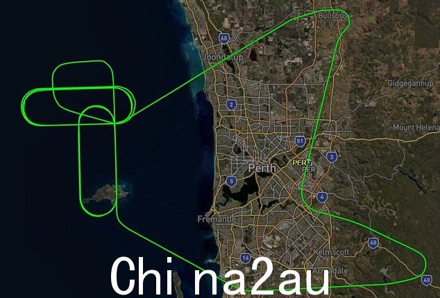 这架波音737飞机在罗特尼斯岛和珀斯海岸线附近海域盘旋,着陆前燃烧燃料