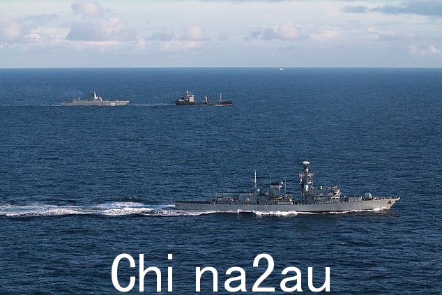 皇家海军于 2023 年 1 月 9 日星期一发布了 HMS 波特兰号在北海追踪俄罗斯船只的图像