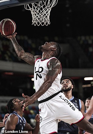 Captain Ovie Soko 在 2019 年出现在爱情岛后帮助超越了观众