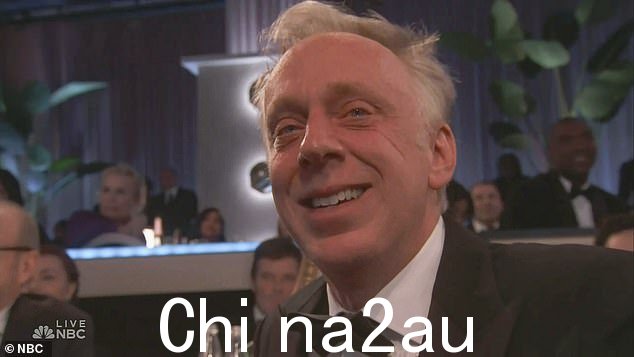 致敬:当迈克泪流满面地看着时,詹妮弗告诉观众'这是关于迈克怀特你应该知道的'