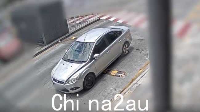 据信,涉及布里斯班南部数次肇事逃逸的汽车是一辆银色的 2010 福特福克斯。图片:昆士兰警方