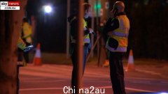 闭路电视录像显示福特福克斯在布里斯班南部发生了多起肇事逃逸事件，而在悉尼西部调查了一起骇人听闻的事件