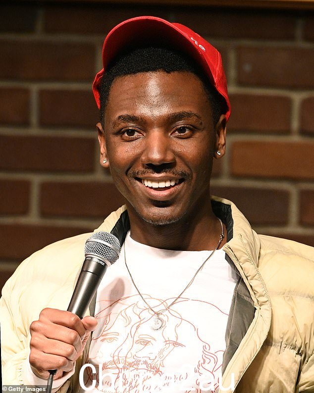 Carmichael,1987 年 4 月 6 日出生,原名 Rothaniel Jerrod Carmichael,在北卡罗来纳州的温斯顿-塞勒姆长大,他的童年并不轻松