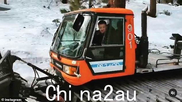 悲伤:拆弹部队的明星自元旦以来一直在住院,他被一辆 7 吨重的扫雪机“完全压碎”后被空运到医疗机构,在发布的一段旧视频中看到他驾驶着雪犁onto Instagram