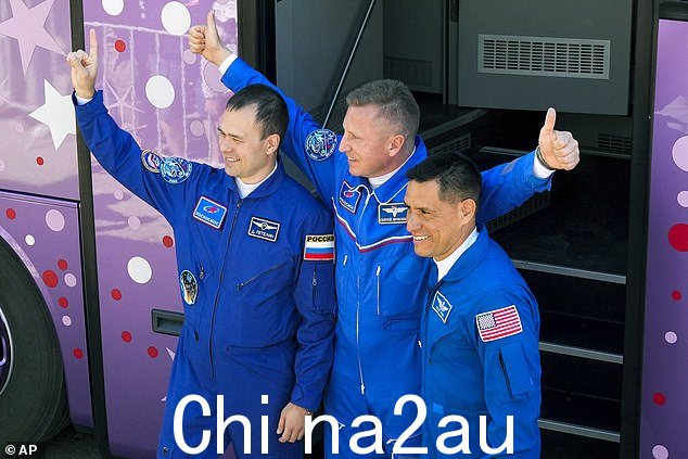 联盟号宇宙飞船 MS-23 将于 2 月 20 日被送往国际空间站,将俄罗斯宇航员德米特里佩特林(左)和谢尔盖普罗科皮耶夫(中)以及美国宇航局宇航员弗兰克卢比奥(右)带回地球