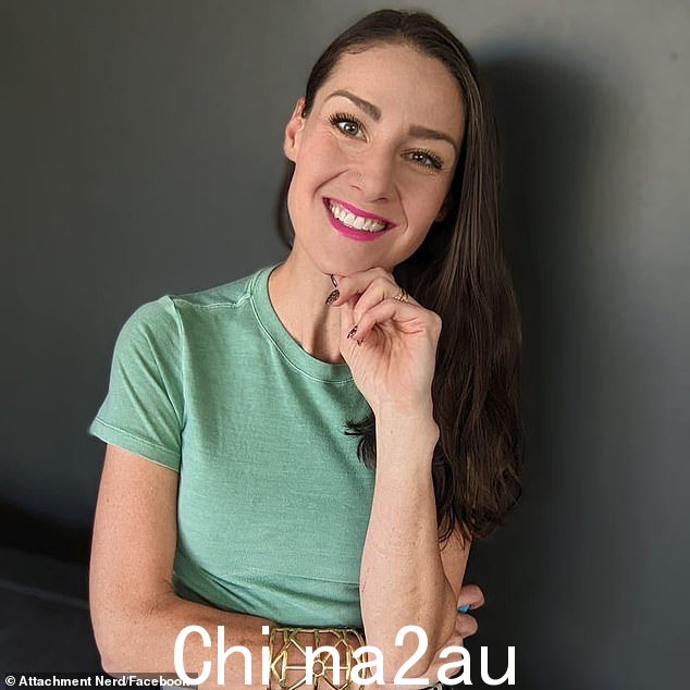 家庭治疗师和三个孩子的妈妈 Eli Harwood(如图)分享了大多数父母在孩子发脾气时常犯的错误,并揭示了如何正确处理这种情况