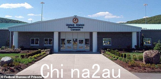 然而,联邦监狱局的记录显示,Kotey 不再被关押在宾夕法尼亚州戒备森严的迦南监狱(如图)。BOP 发言人说有“几个原因”为什么一个囚犯可以被称为不在系统中,但没有透露为什么 Kotey 获得了这个称号